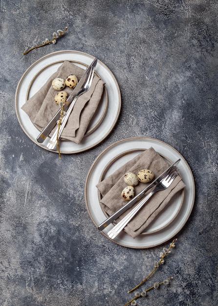 Zestaw talerzy i sztućców